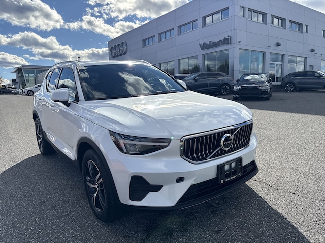 2025 Volvo XC40 B5 Core Bright Theme SUV