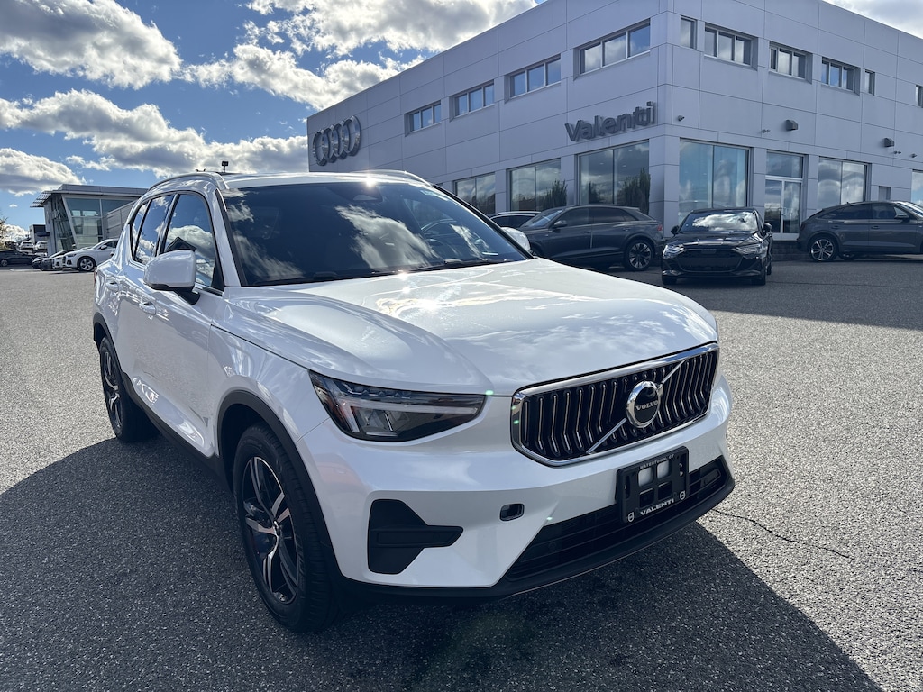 Certified 2025 Volvo XC40 B5 Core Bright Theme SUV