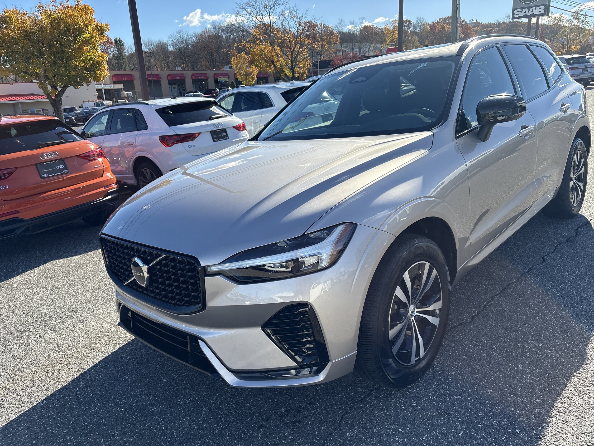 2025 Volvo XC60 B5 Core photo 3