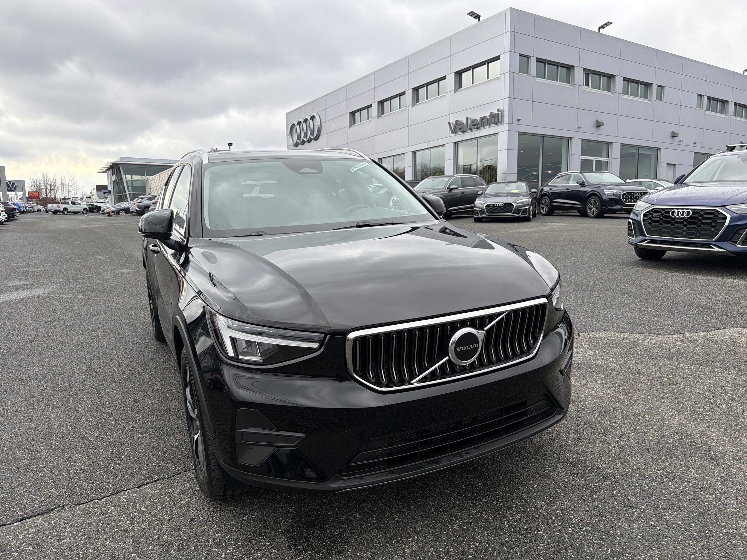 2025 Volvo XC40 Core