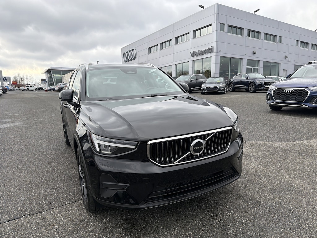 Used 2025 Volvo XC40 B5 Core Bright Theme SUV