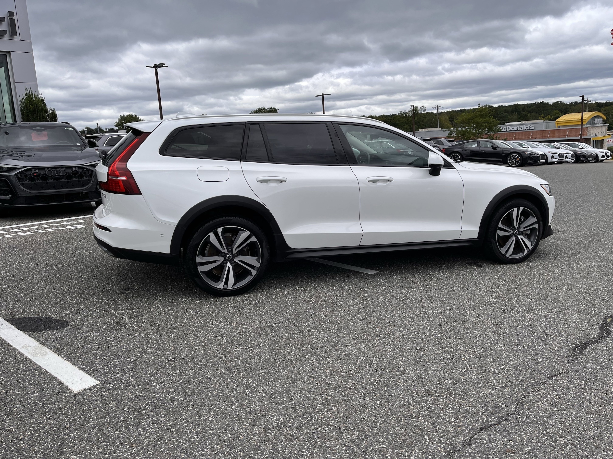 2024 Volvo V60 Cross Country Plus - Photo 25