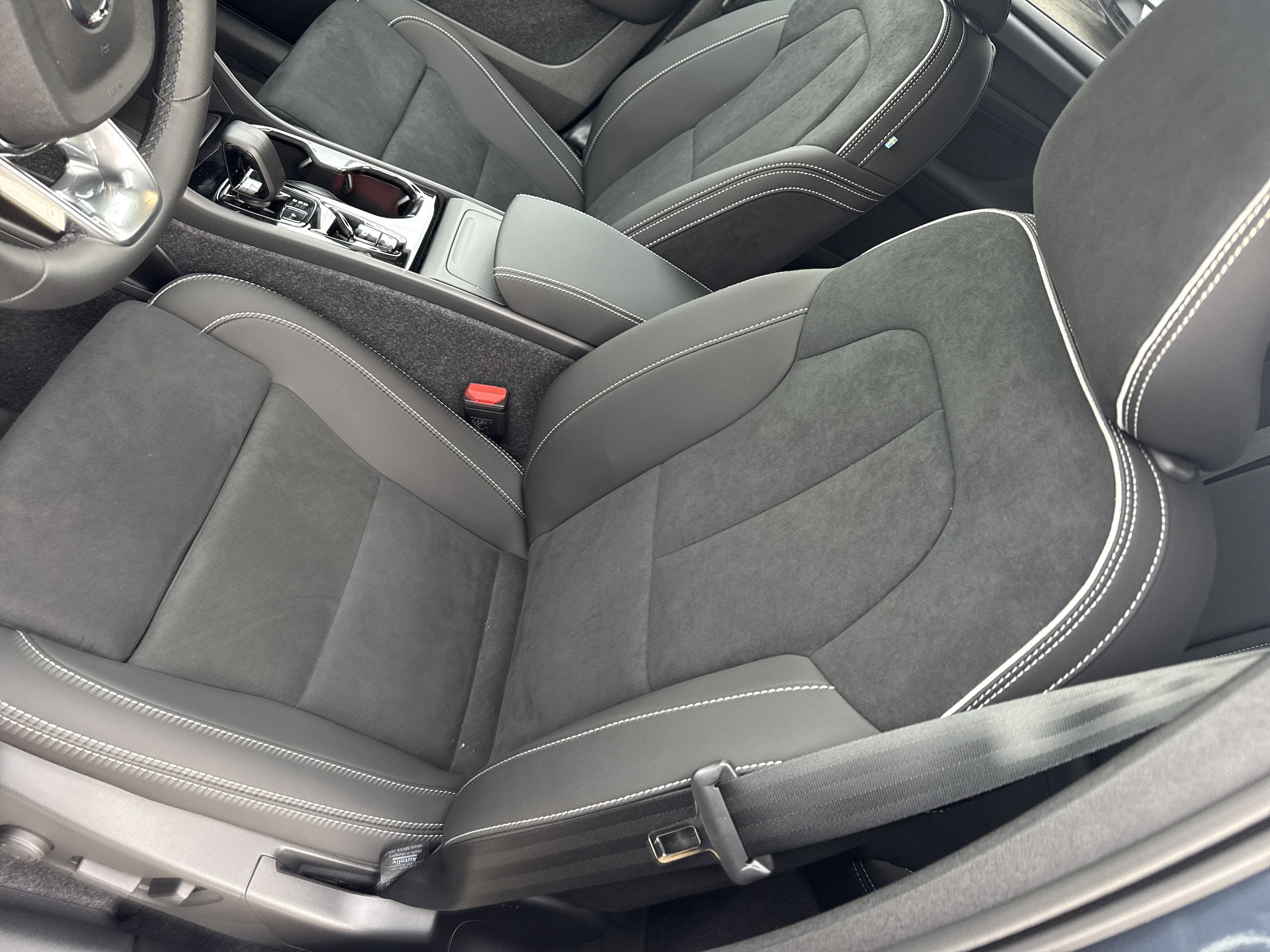 2026 Volvo XC40 Ultra Black Edition - Photo 26