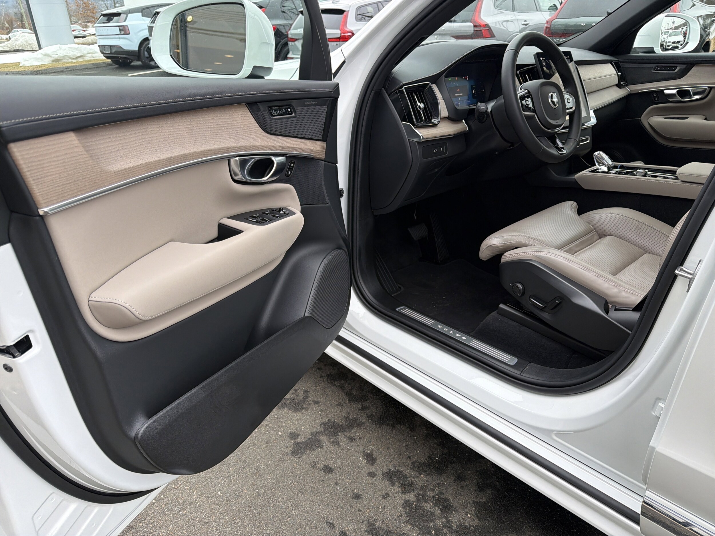 2025 Volvo XC90 Ultra - Photo 16