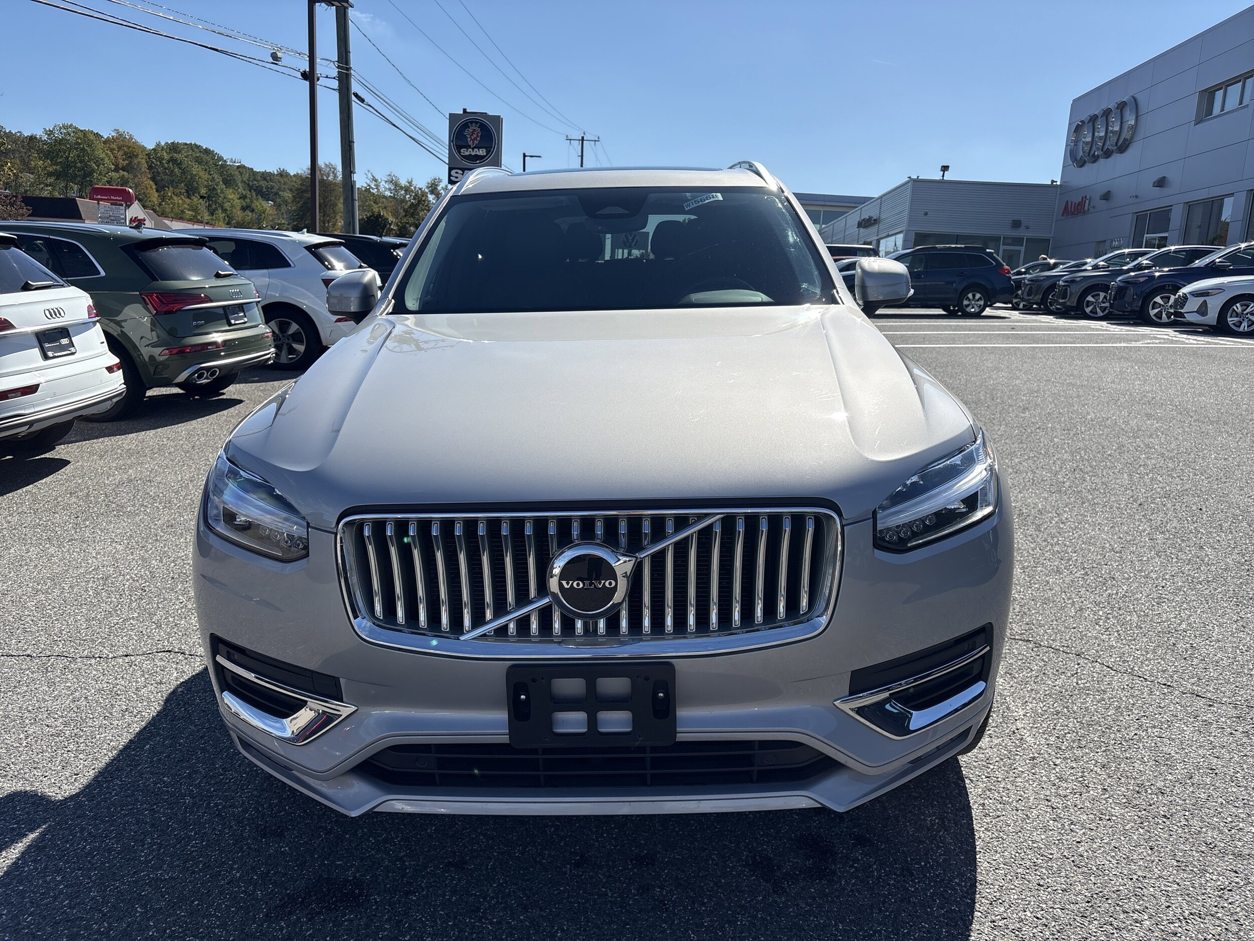 2025 Volvo XC90 B5 Core photo 2