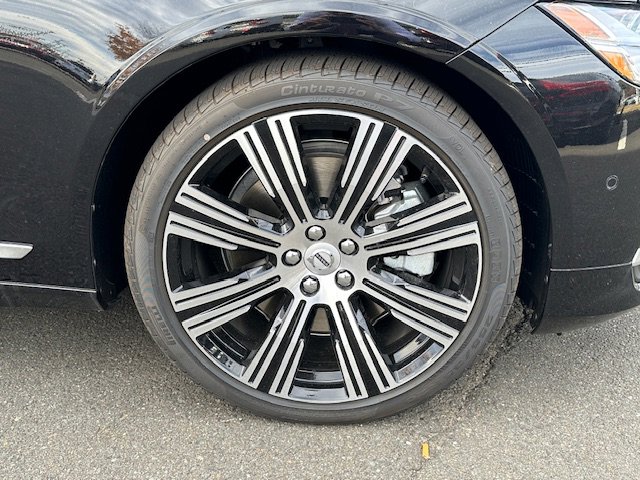 2025 Volvo S90 photo 2