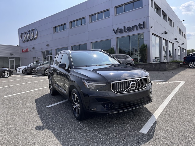 2025 Volvo XC40 B5 Core Bright Theme SUV
