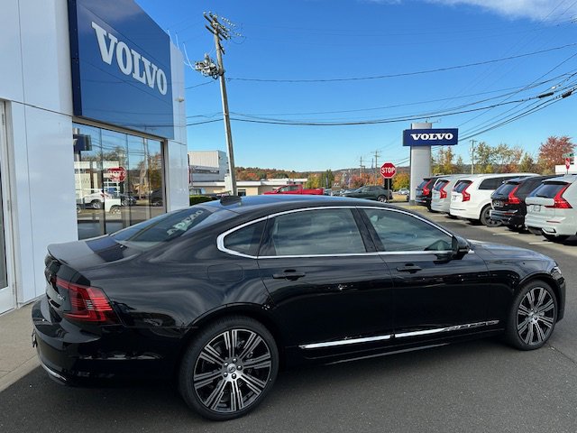 2025 Volvo S90 photo 4