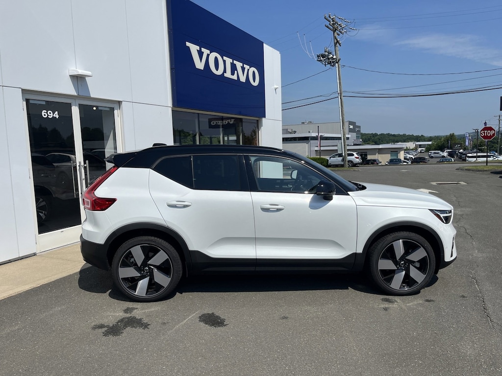 New 2024 Volvo XC40 Recharge Pure Electric Plus SUV