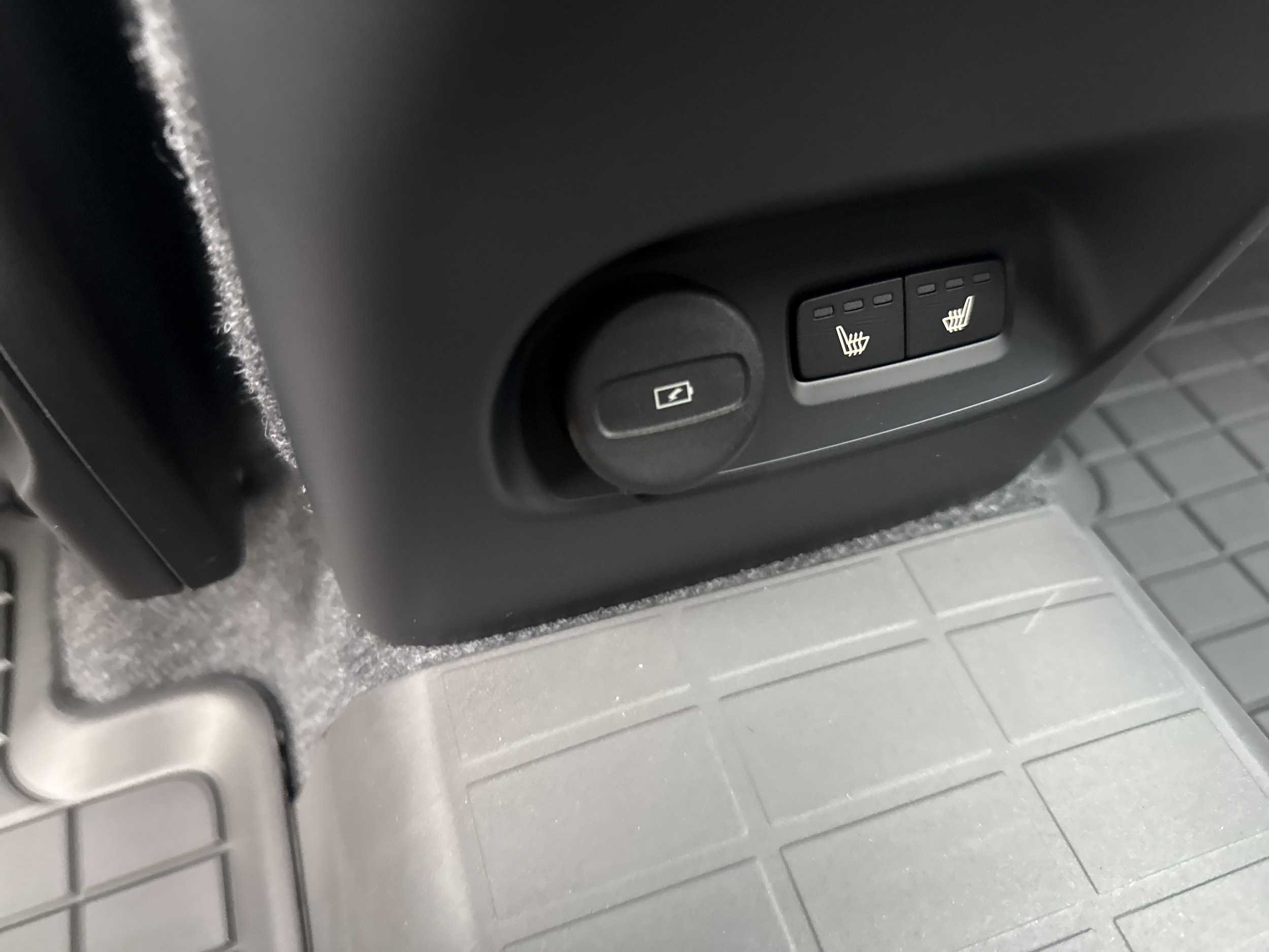 2026 Volvo XC40 Ultra Black Edition - Photo 51