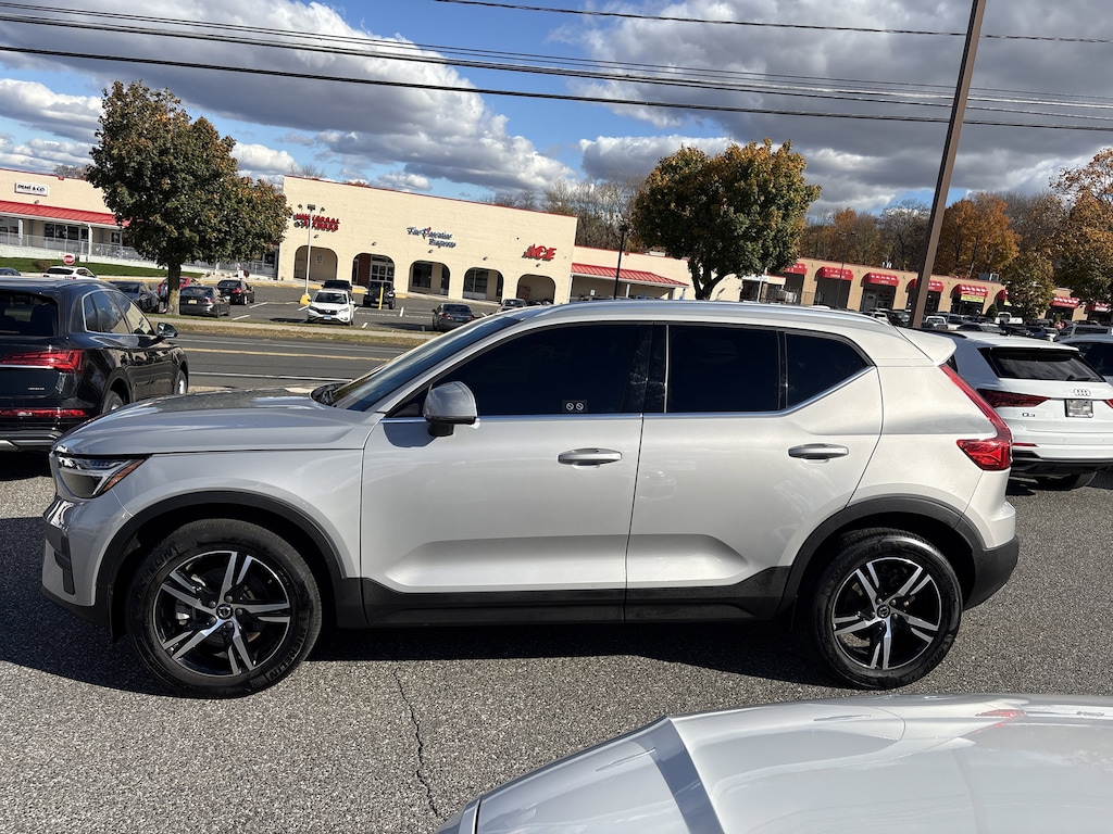 Certified 2025 Volvo XC40 B5 Core Bright Theme SUV