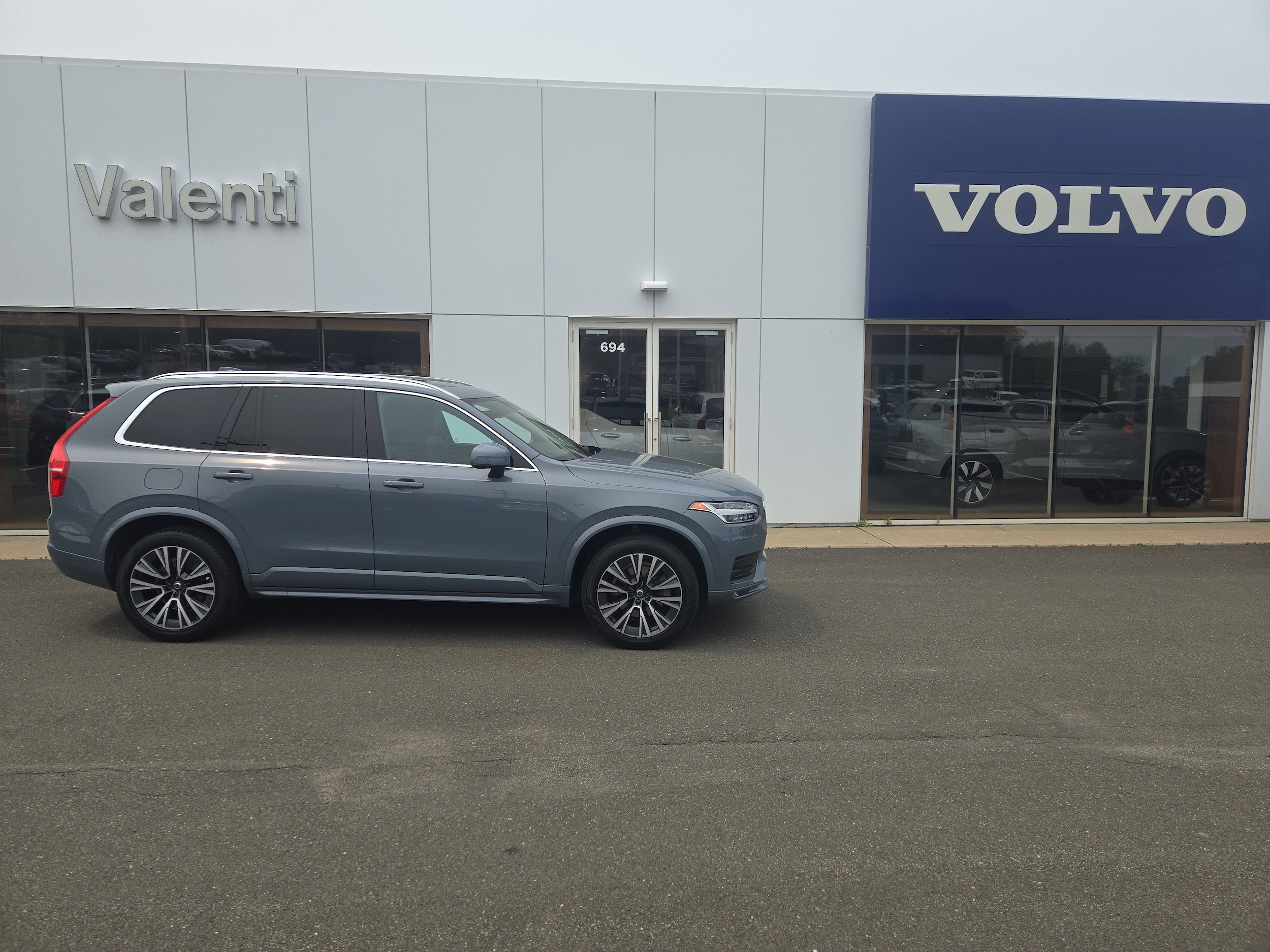 2022 Volvo XC90 T6 AWD Momentum 7 Seater