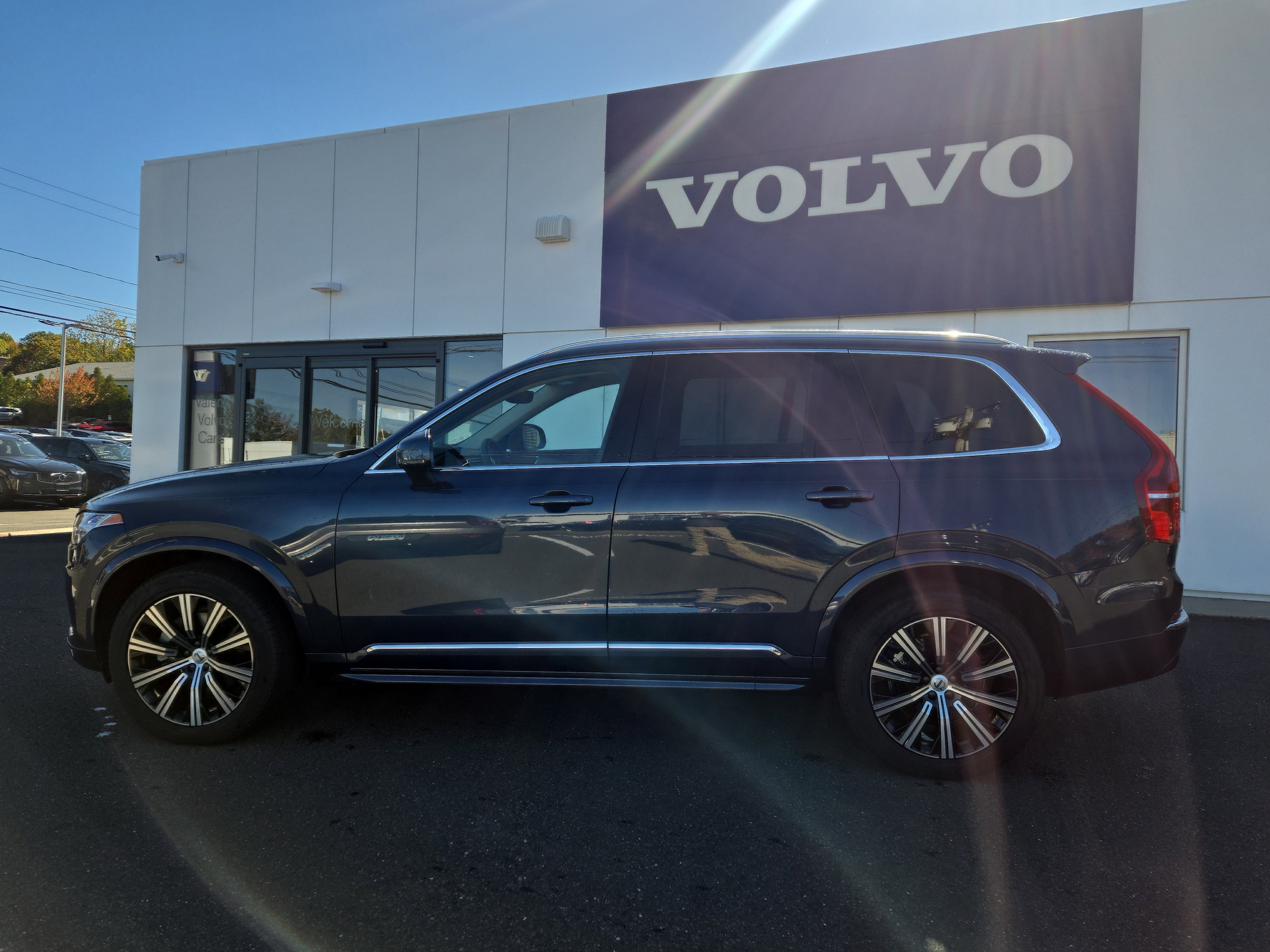 2025 Volvo XC90 Core's photo