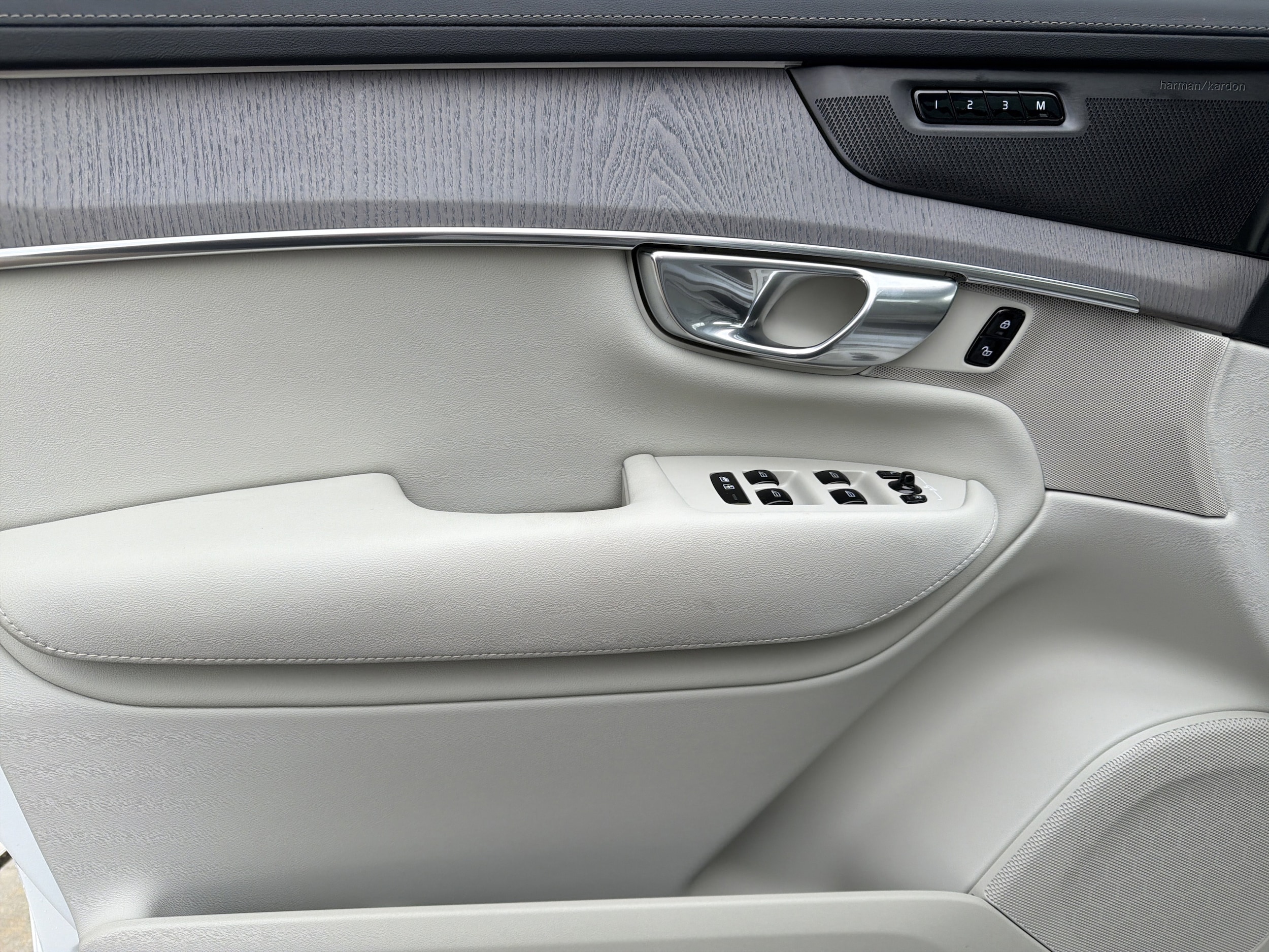 2026 Volvo XC90 Ultra - Photo 11