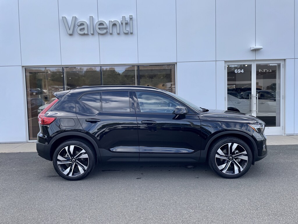 Certified 2025 Volvo XC40 B5 Plus Dark Theme SUV