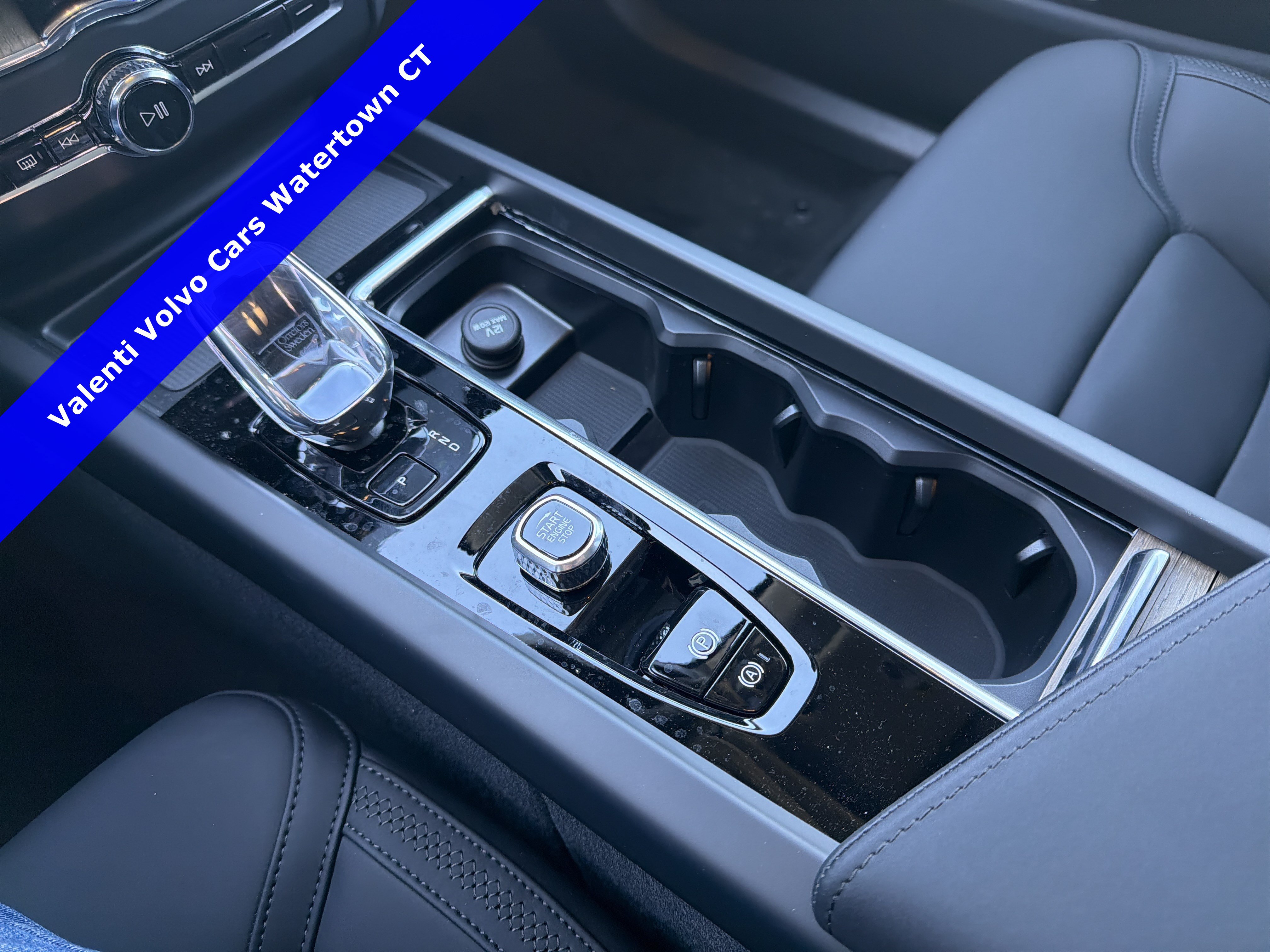 2026 Volvo XC60 Plus - Photo 20