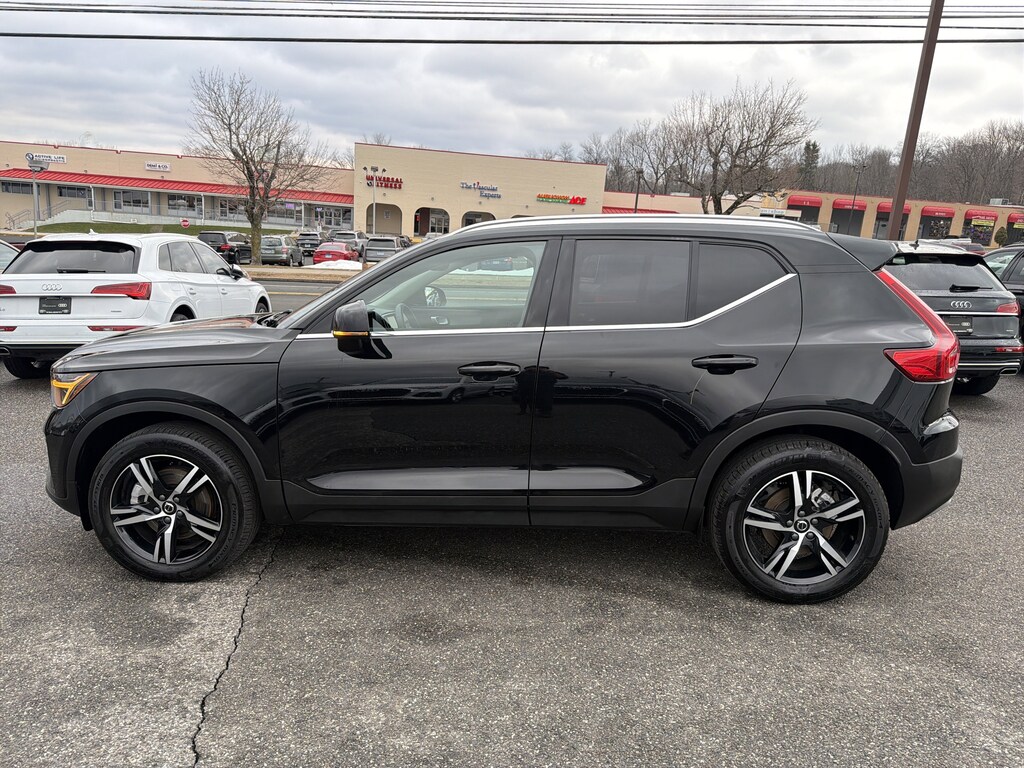 Used 2025 Volvo XC40 B5 Core Bright Theme SUV
