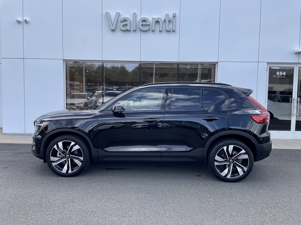 Certified 2025 Volvo XC40 B5 Plus Dark Theme SUV