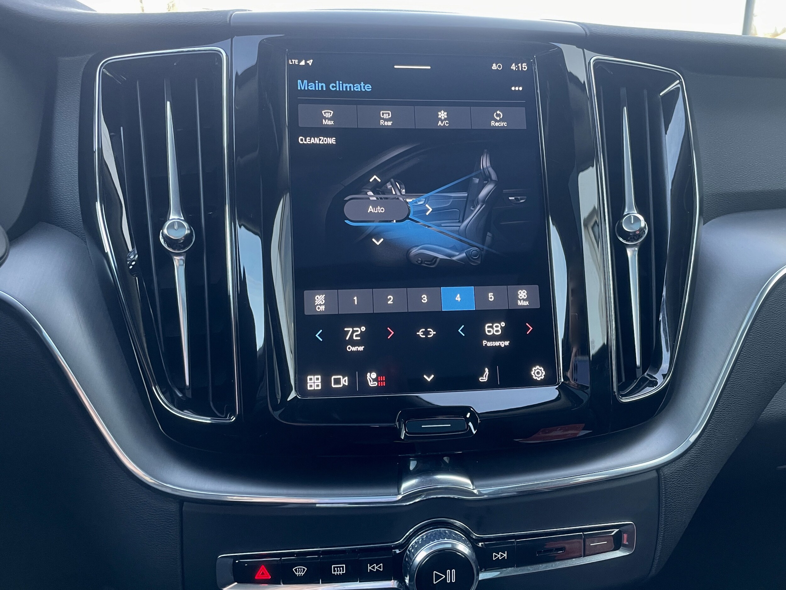 2025 Volvo XC60 Core - Photo 23