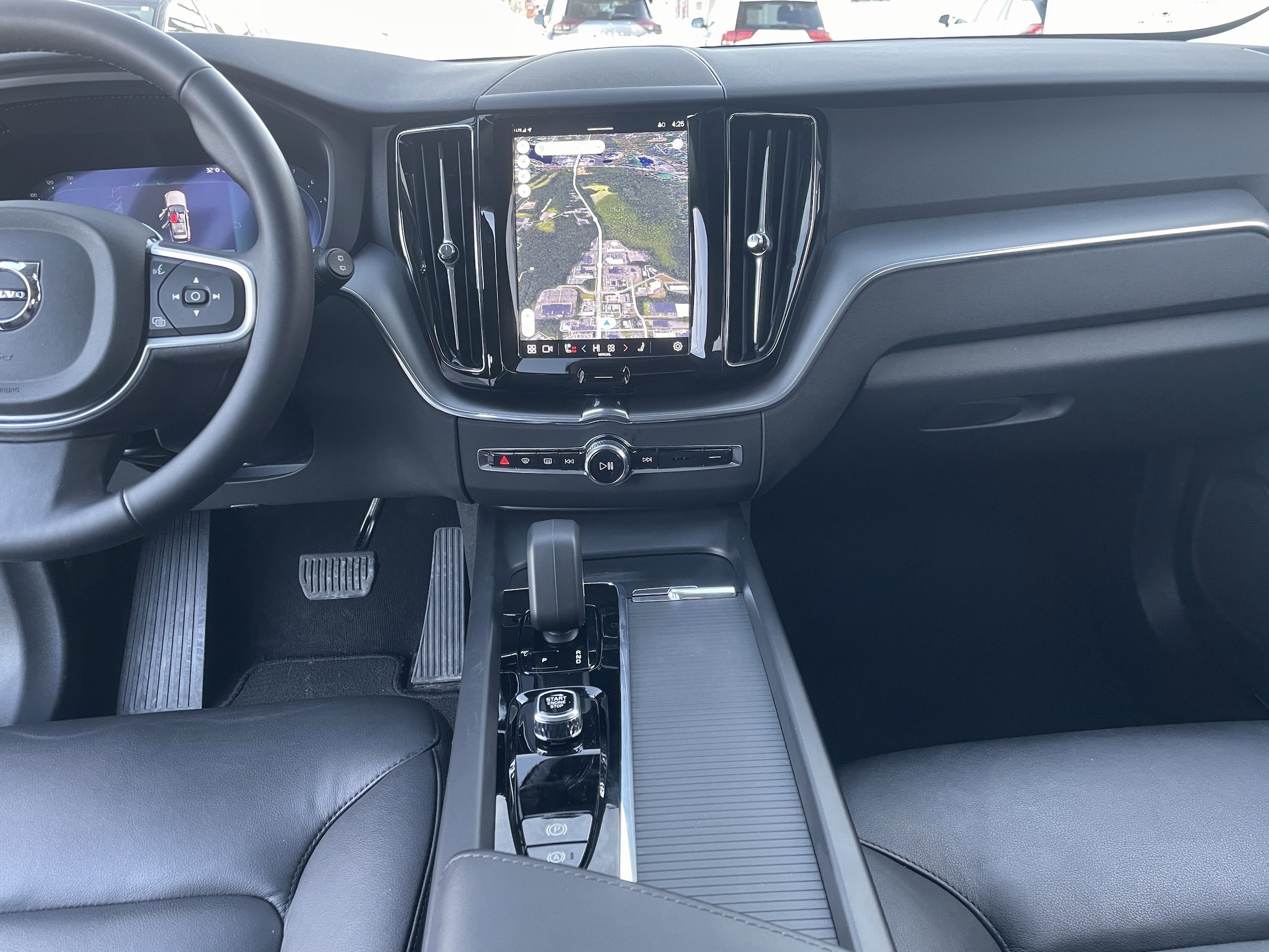 2025 Volvo XC60 Core - Photo 8