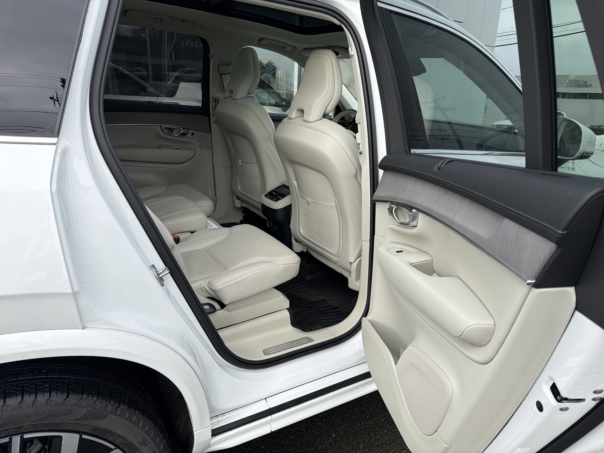 2026 Volvo XC90 Ultra - Photo 19