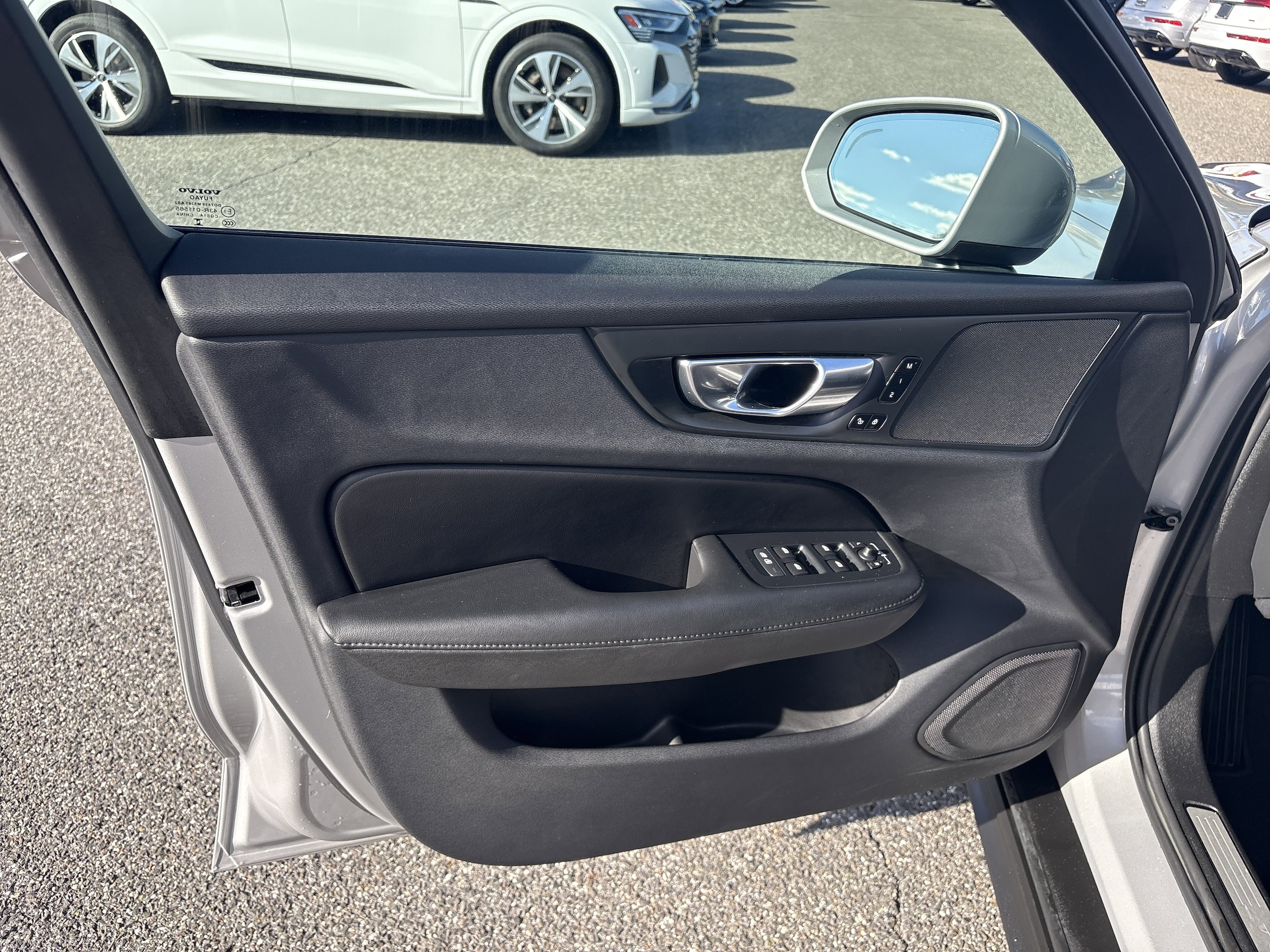 2025 Volvo V60 Cross Country Plus - Photo 6