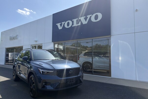 2026 Volvo XC40 B5 Ultra Black Edition SUV