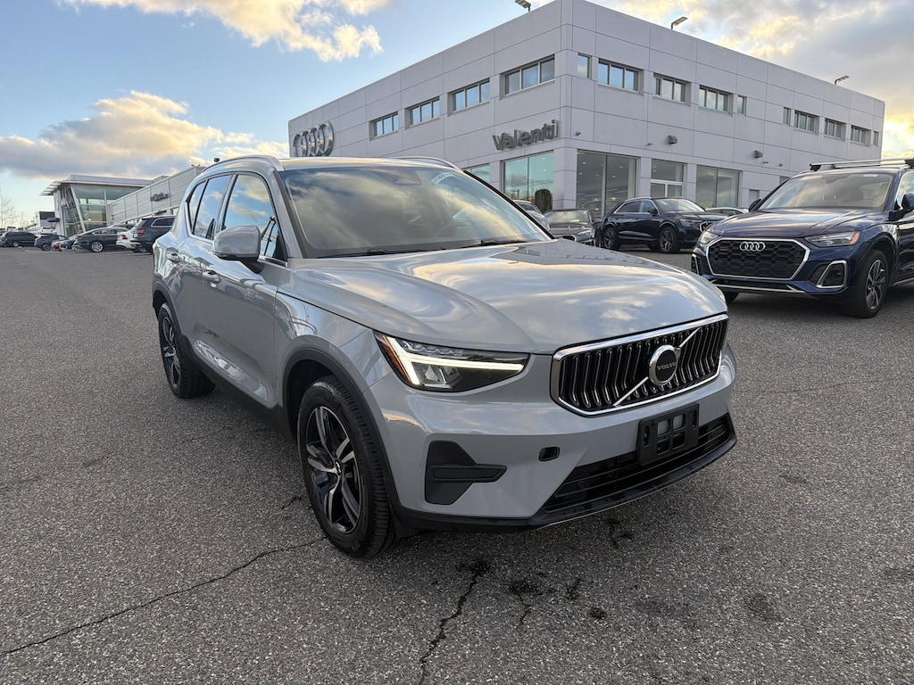 Used 2025 Volvo XC40 B5 Core Bright Theme SUV