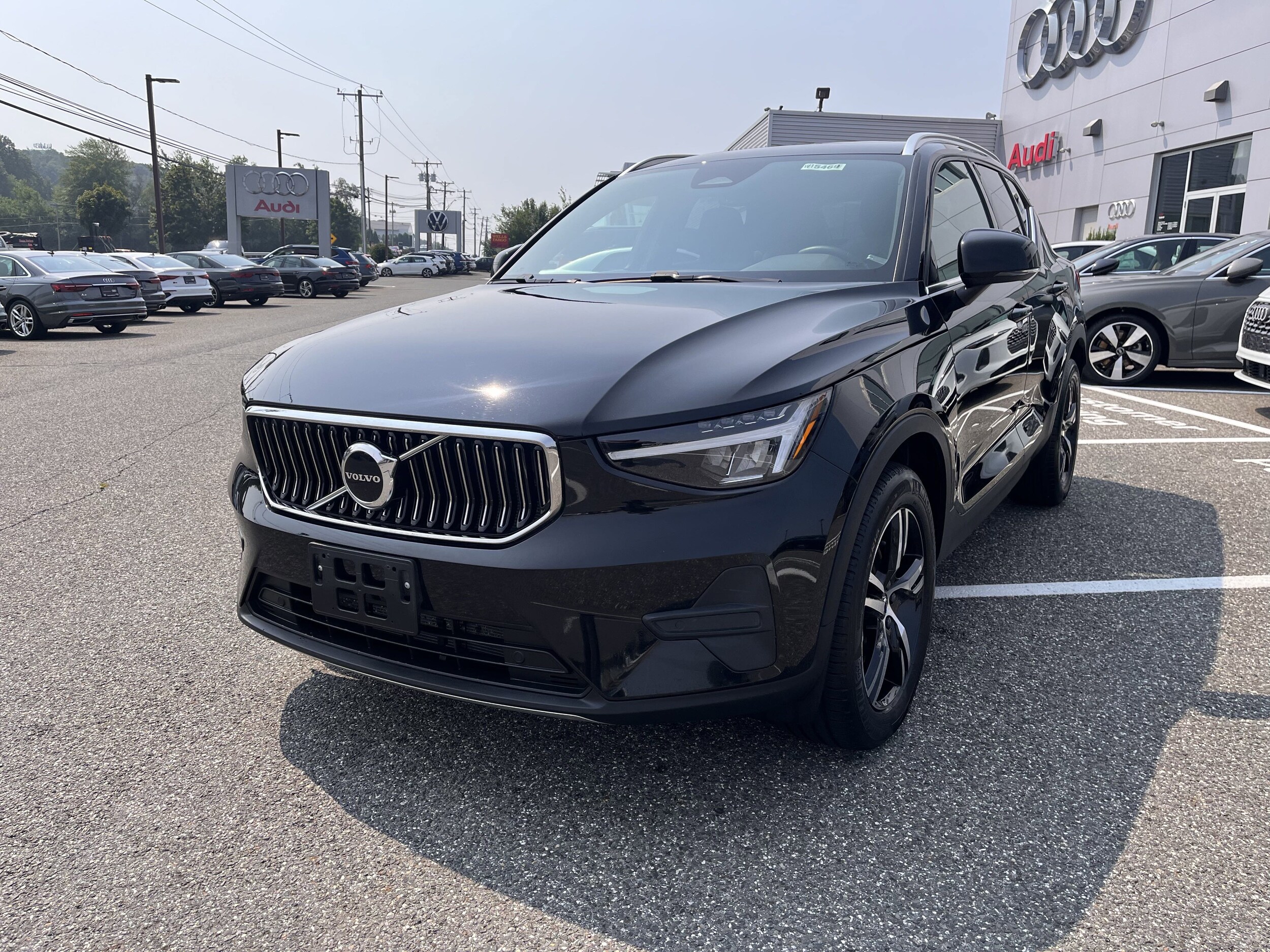 2025 Volvo XC40 Core photo 3