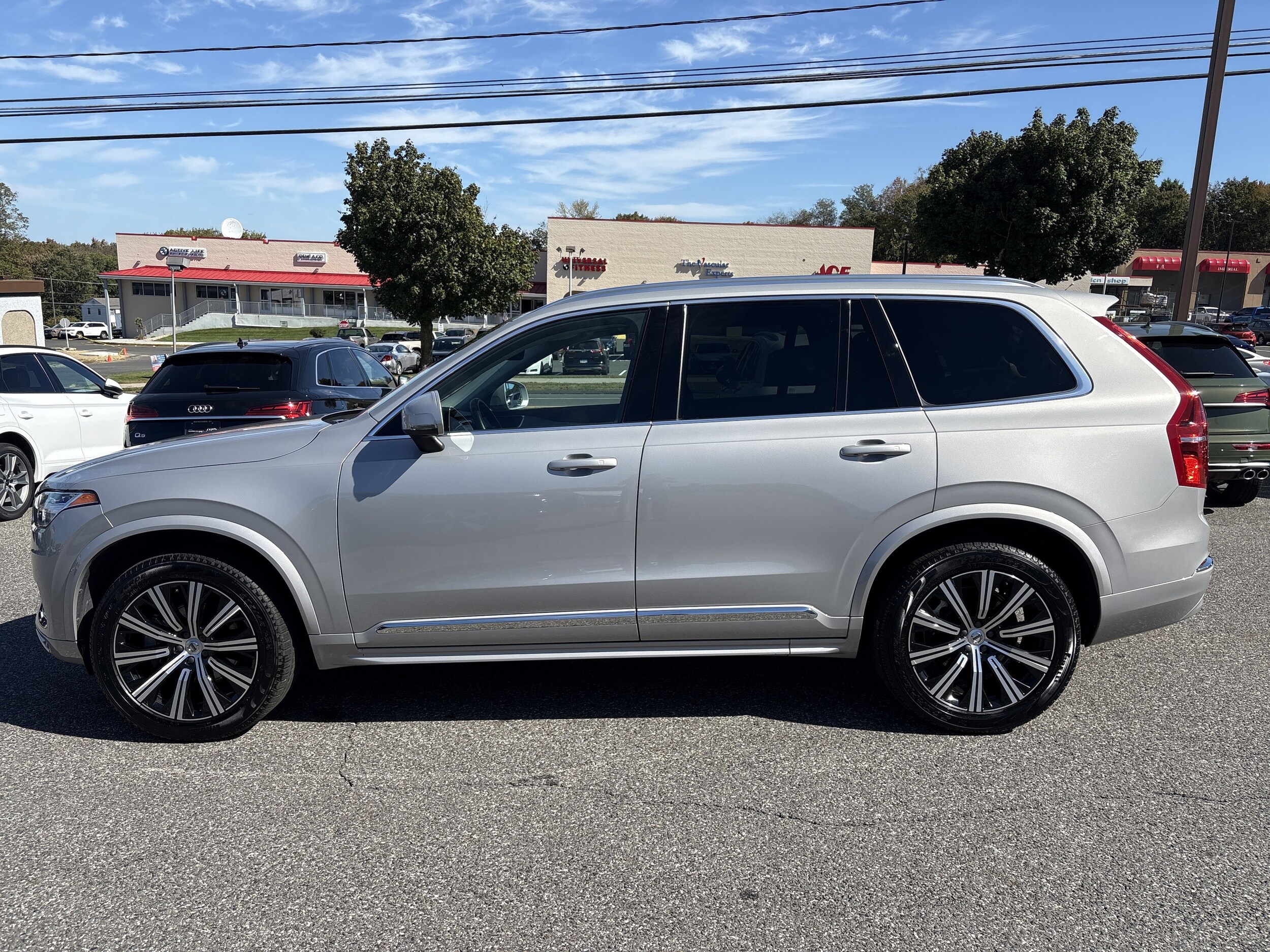 2025 Volvo XC90 B5 Core photo 4