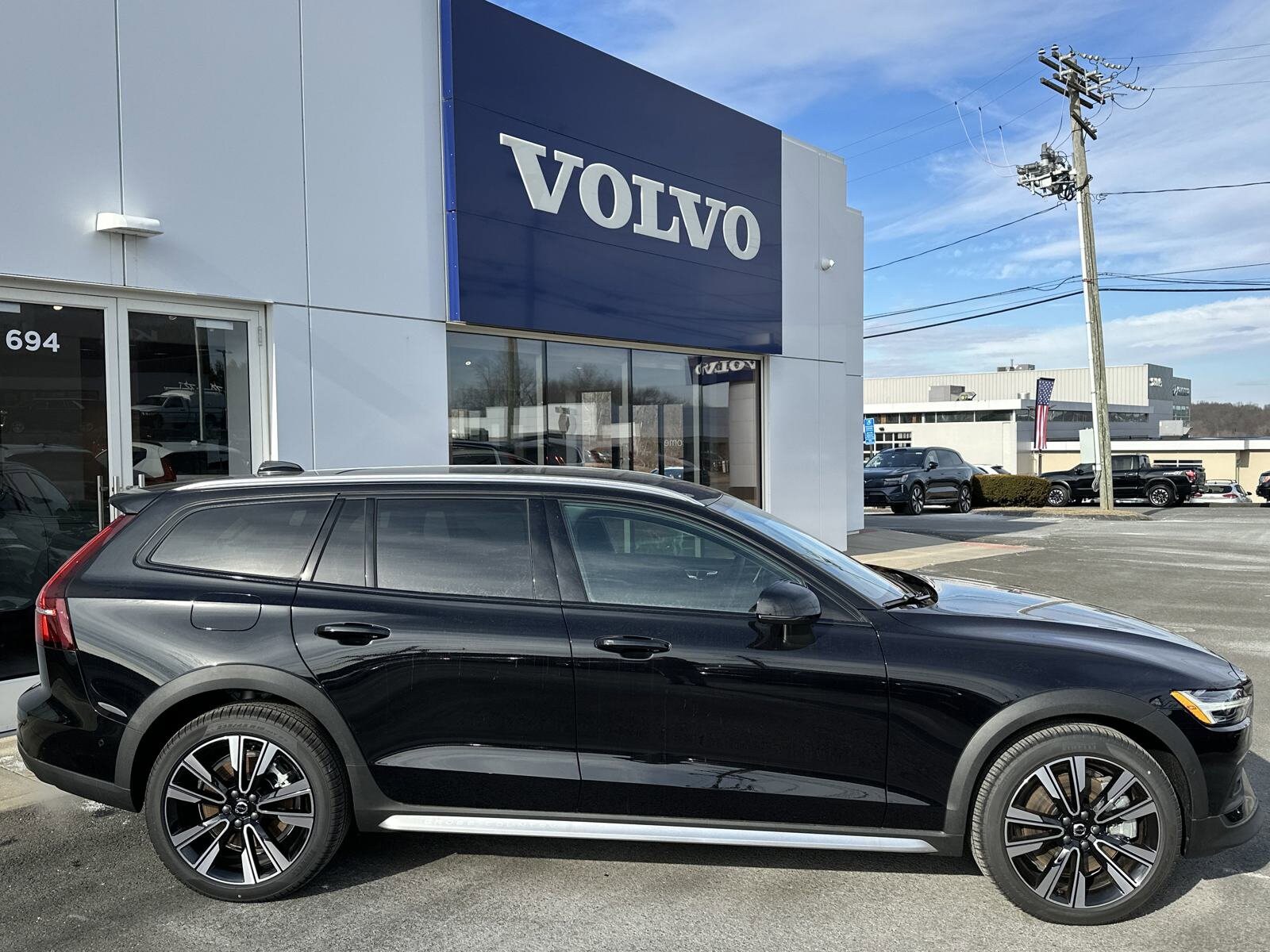 2025 Volvo V60 Cross Country B5 AWD photo 3