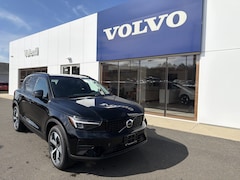 2026 Volvo XC40 B5 Core SUV