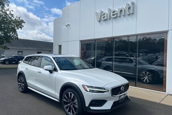 2026 Volvo V60 Cross Country B5 Ultra Wagon