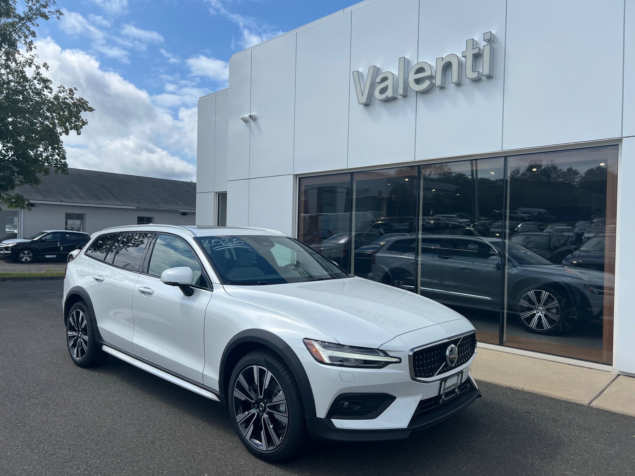 2026 Volvo V60 Cross Country B5 AWD photo 3