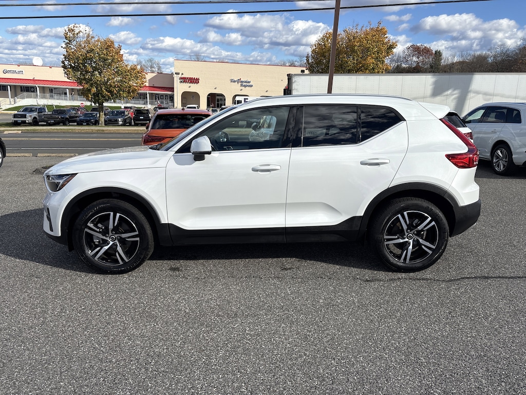 Certified 2025 Volvo XC40 B5 Core Bright Theme SUV