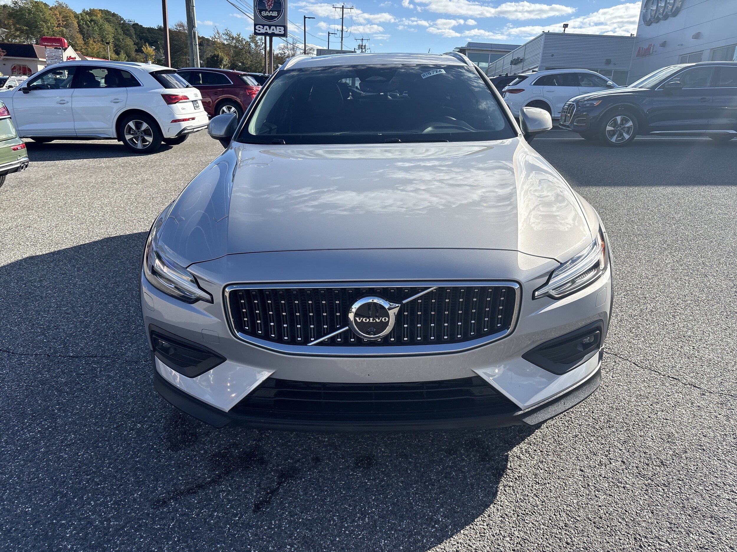 2025 Volvo V60 Cross Country B5 Plus photo 2