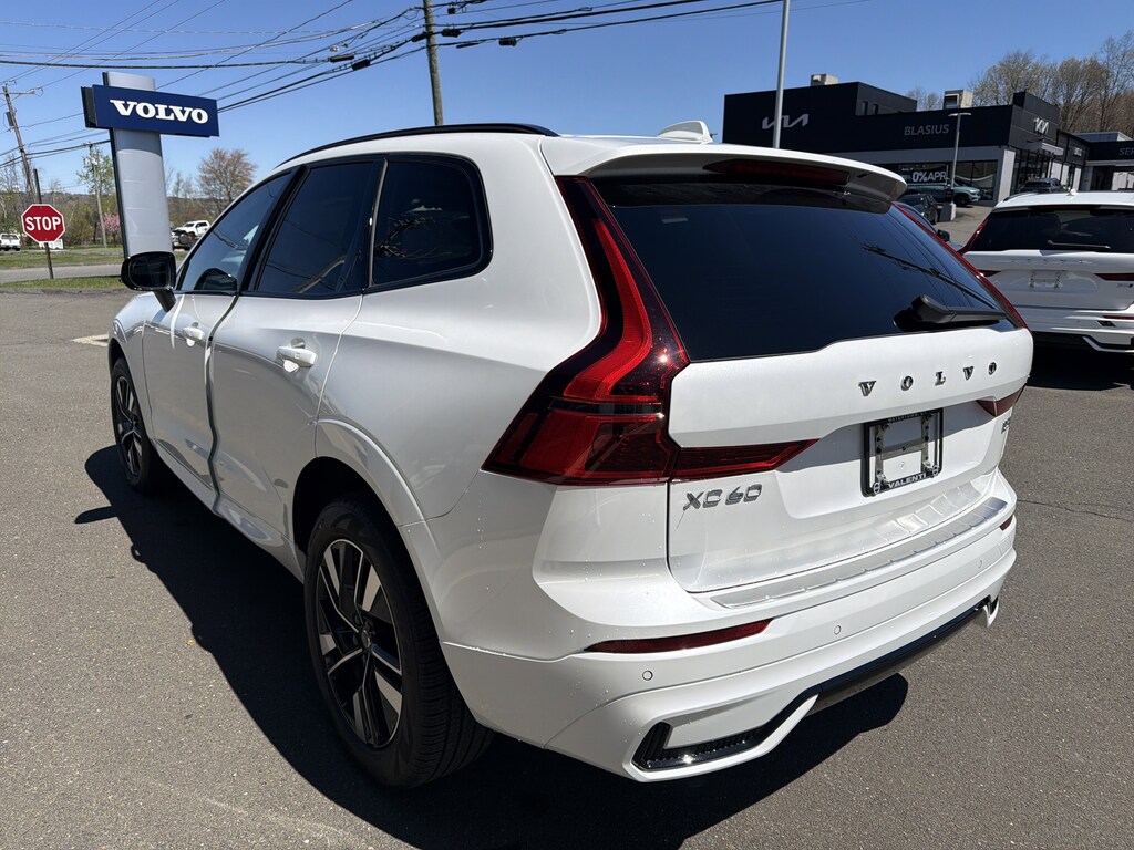 New 2026 Volvo XC60 B5 Core SUV