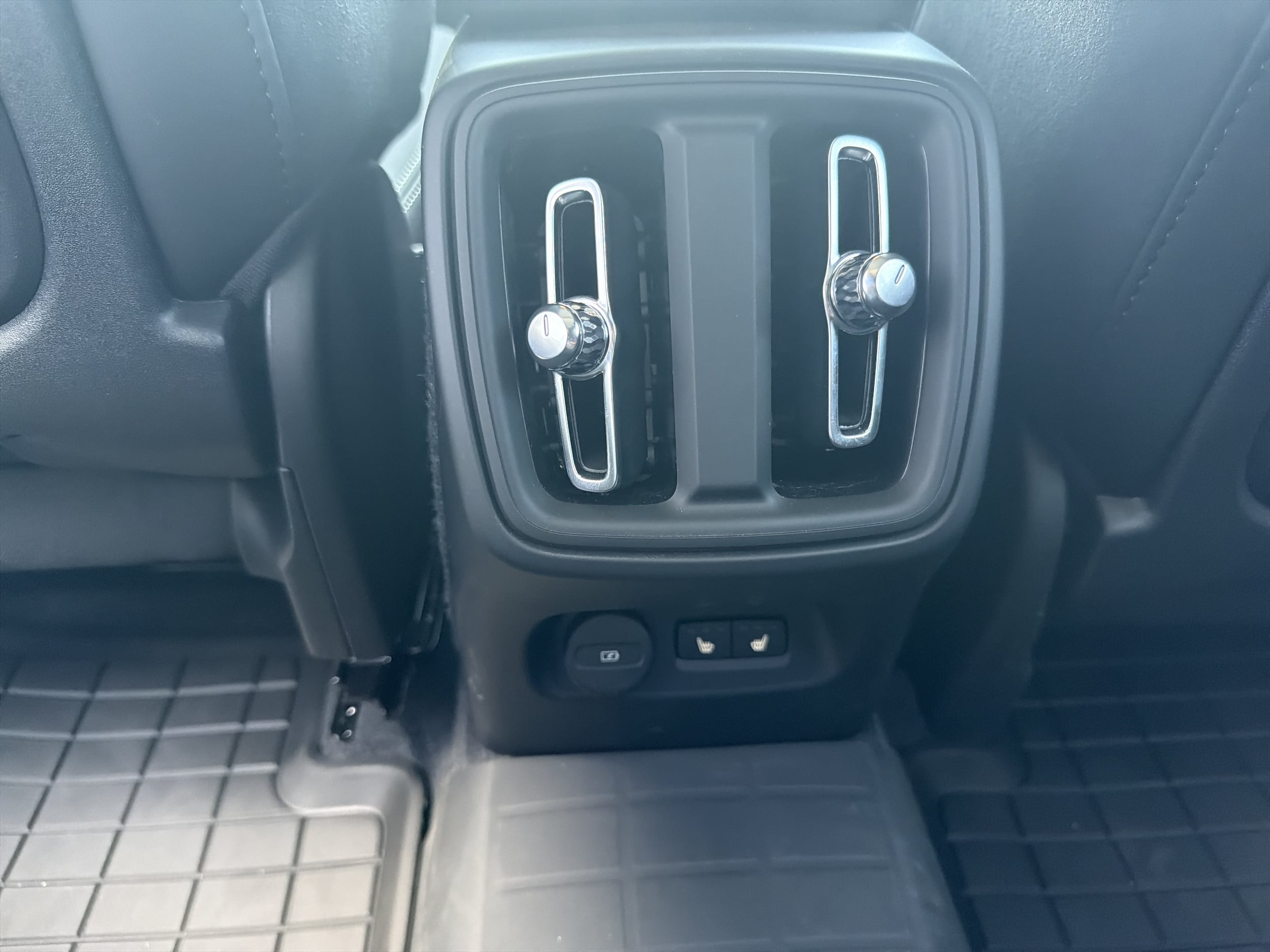 2026 Volvo XC40 Ultra Black Edition - Photo 31