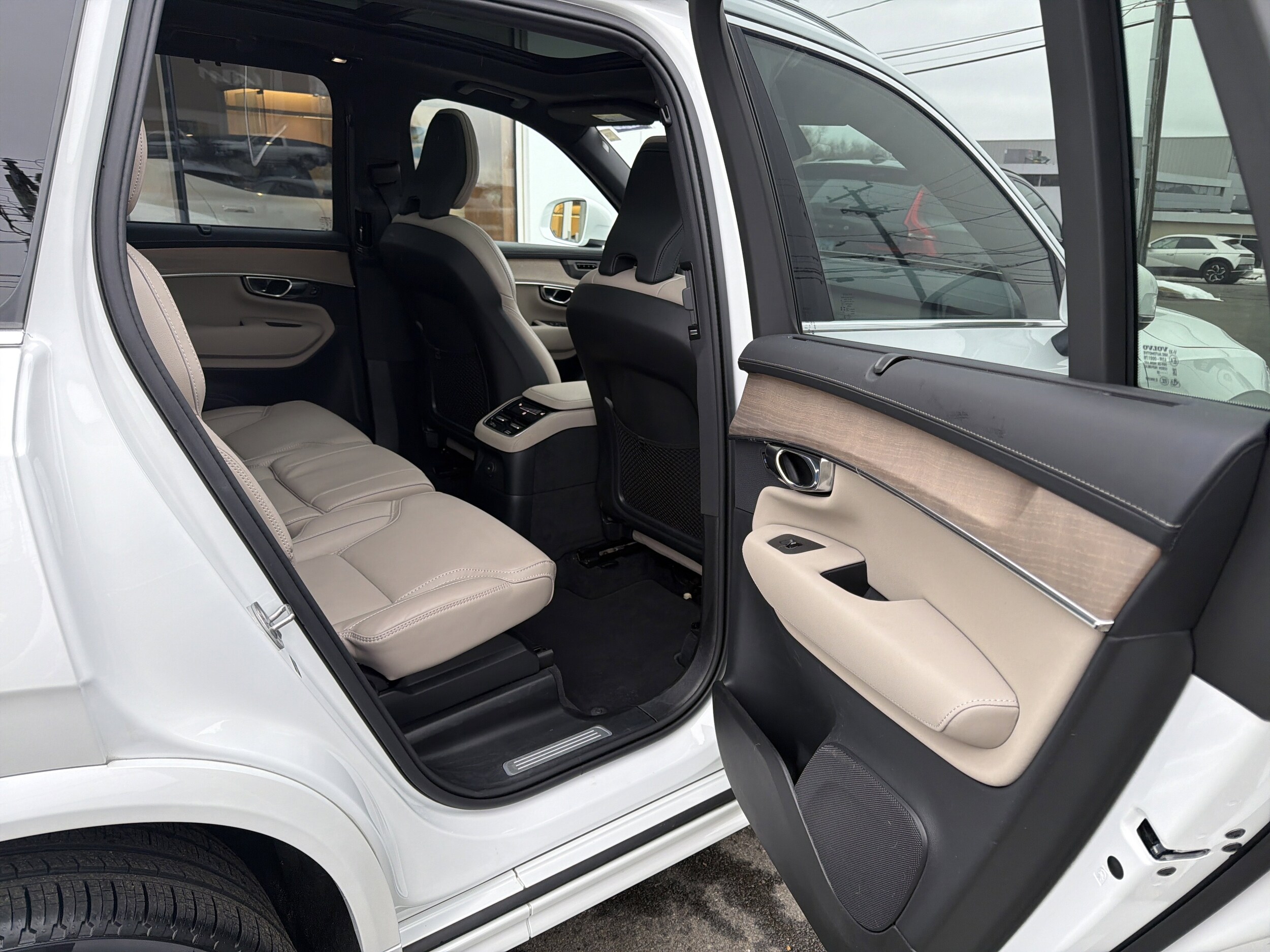 2025 Volvo XC90 Ultra - Photo 25