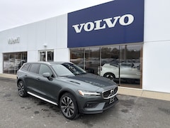 2026 Volvo V60 Cross Country B5 Ultra Wagon