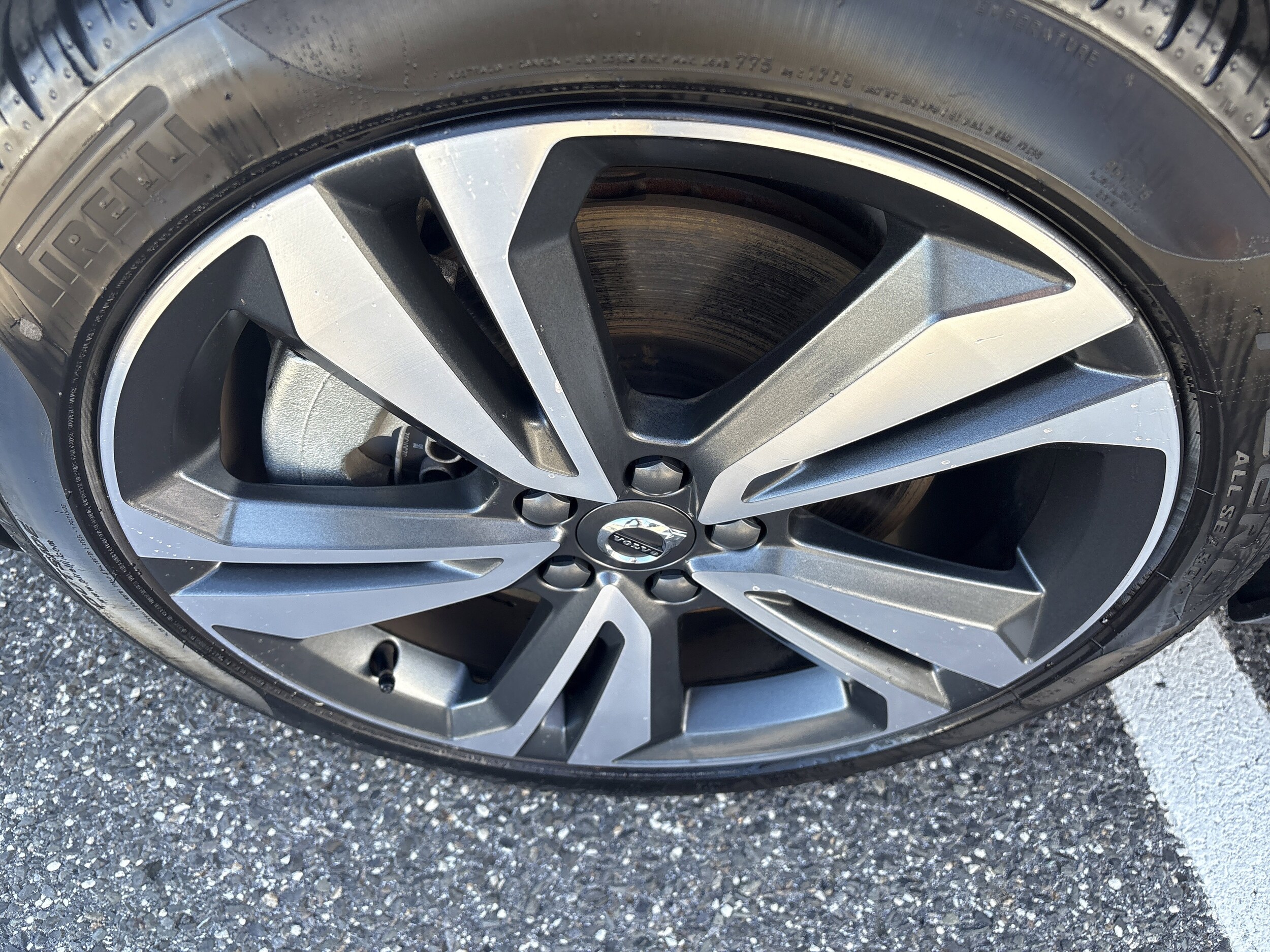 2025 Volvo V60 Cross Country B5 Plus photo 4