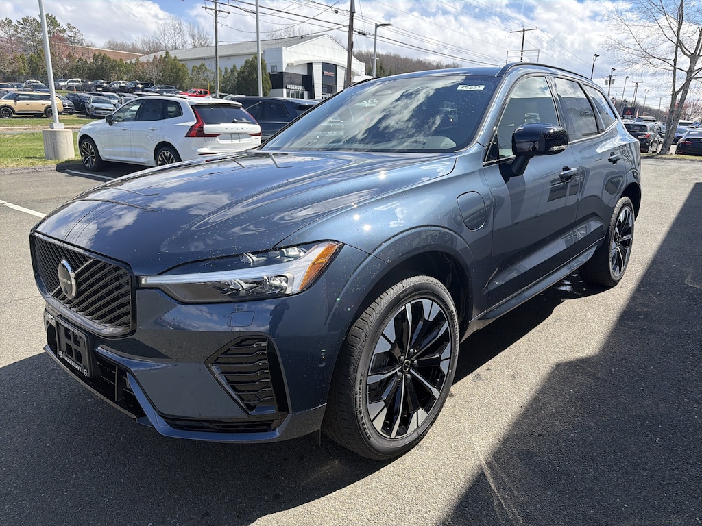 New 2026 Volvo XC60 plug-in hybrid T8 Plus SUV