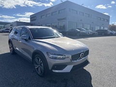 2025 Volvo V60 Cross Country B5 Plus Wagon