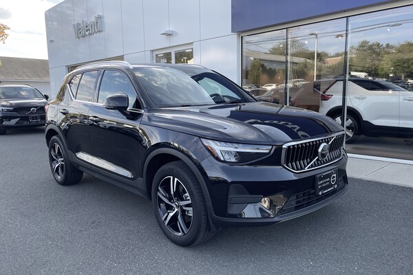 2025 Volvo XC40 B5 Core Bright Theme SUV