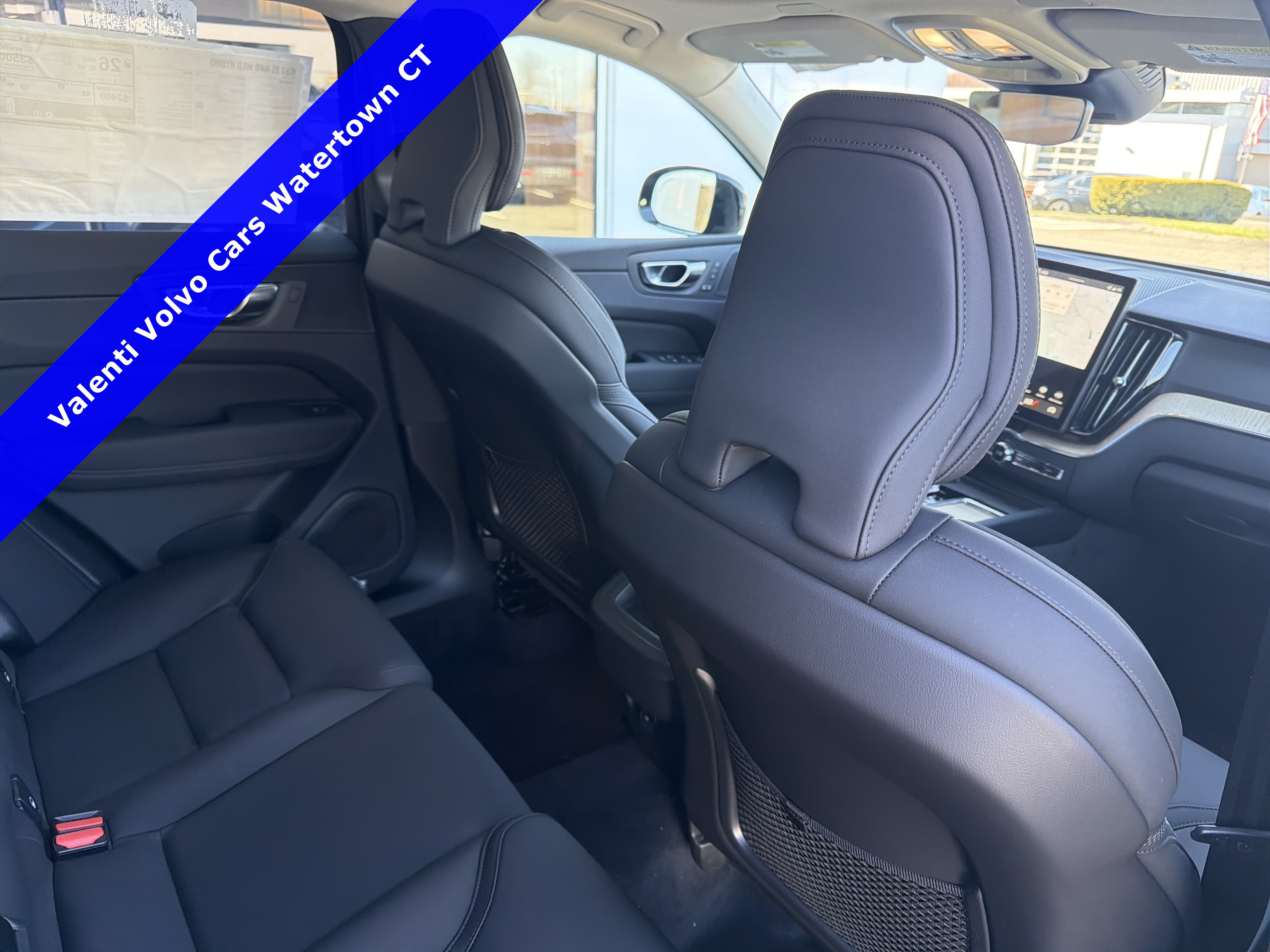 2026 Volvo XC60 Plus - Photo 24