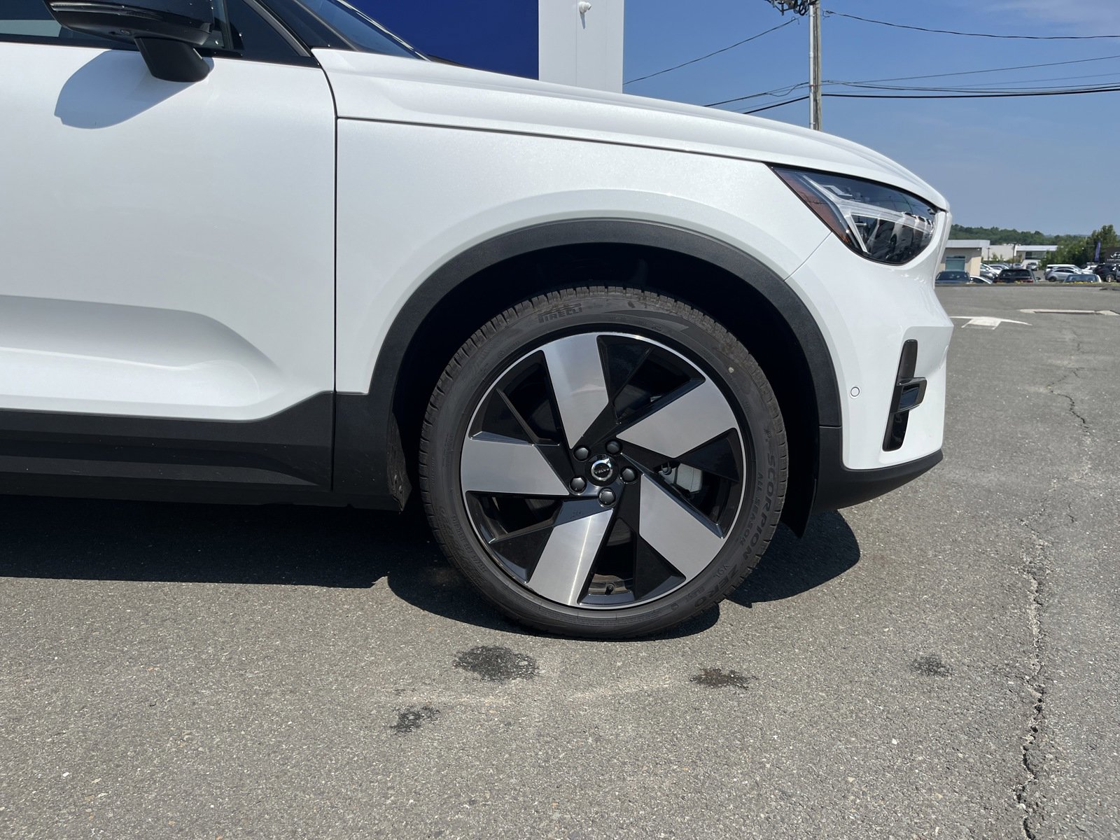 2024 Volvo XC40 Recharge Plus photo 3