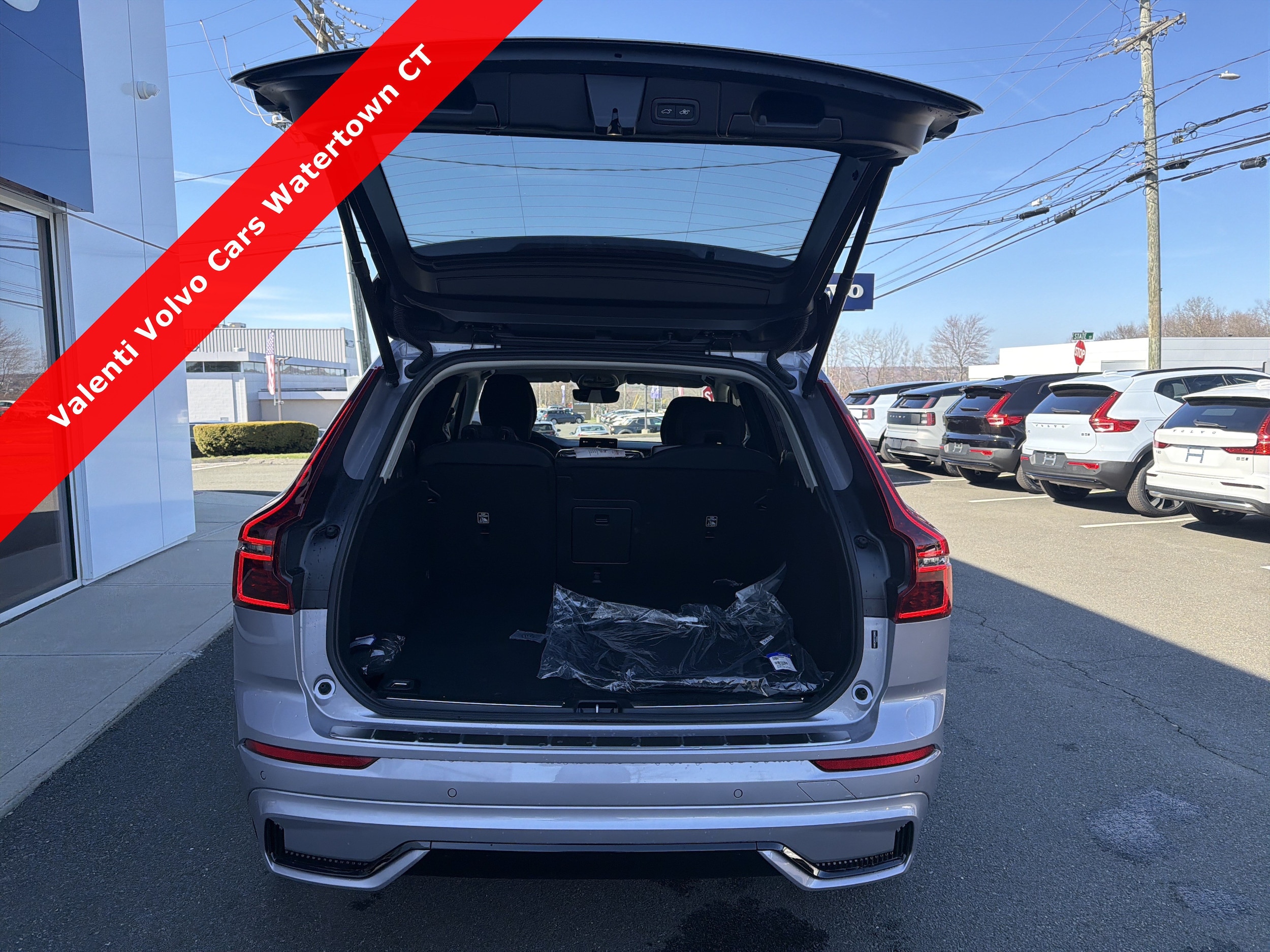 2026 Volvo XC60 Plus - Photo 10
