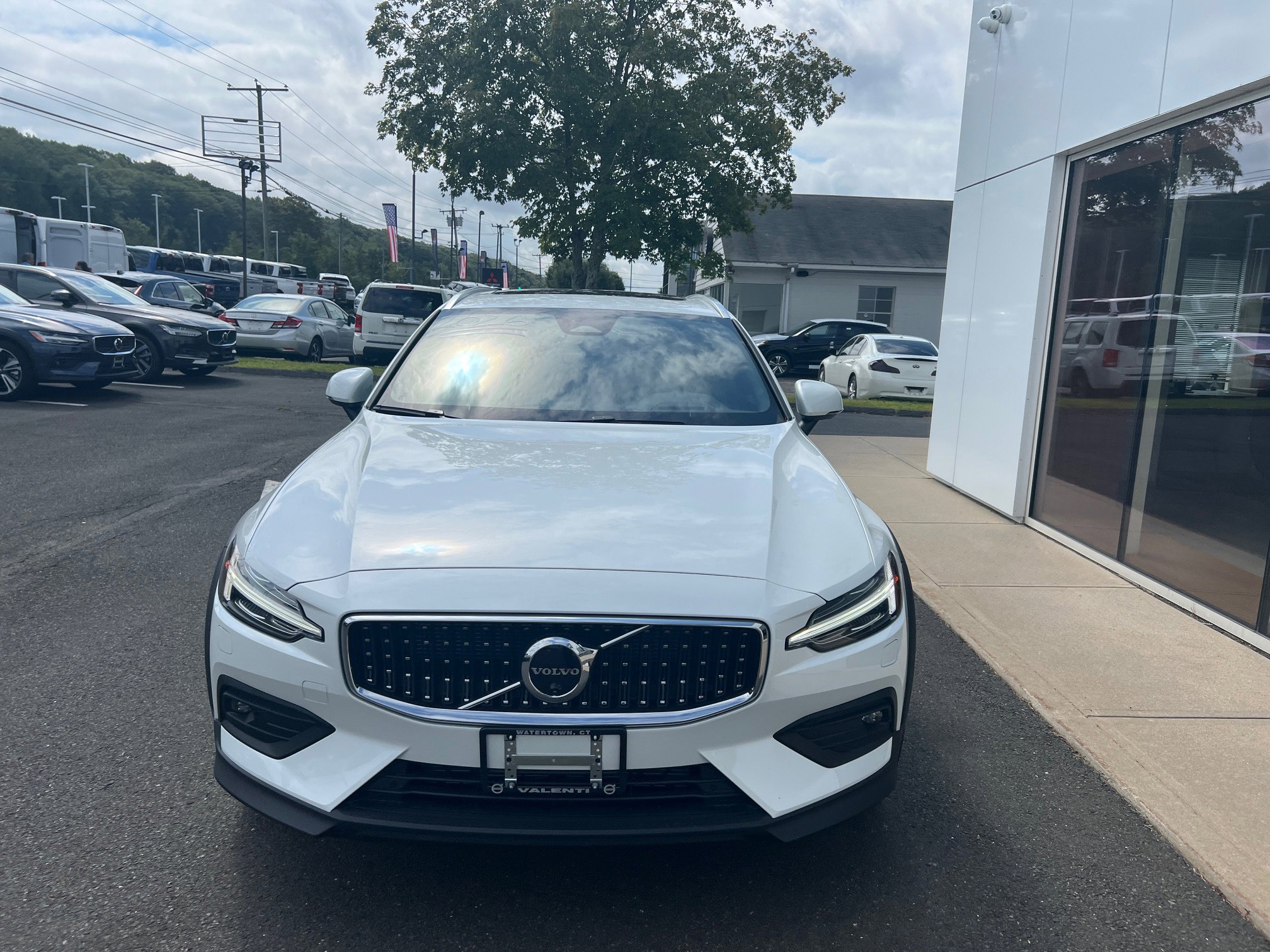 2026 Volvo V60 Cross Country B5 AWD photo 2