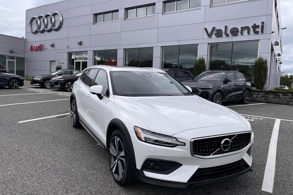 2024 Volvo V60 Cross Country B5 Plus Wagon