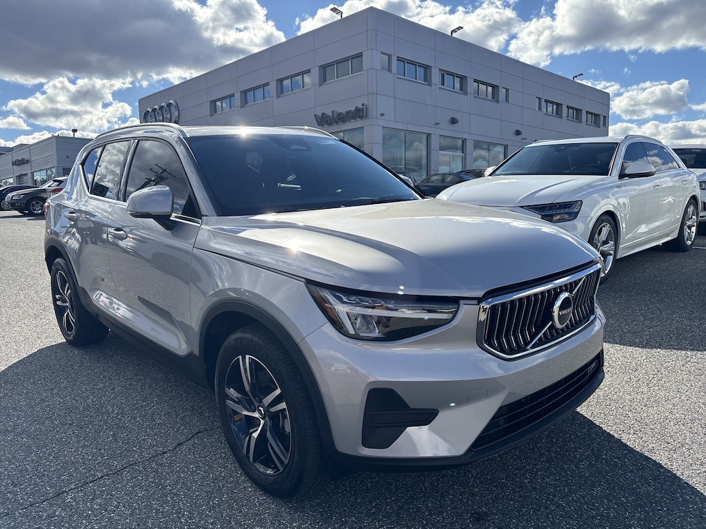 Certified 2025 Volvo XC40 B5 Core Bright Theme SUV